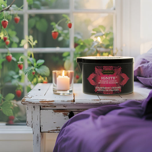 KamaSutra Strawberry Dreams massage candle with strawberry and vanilla scent
