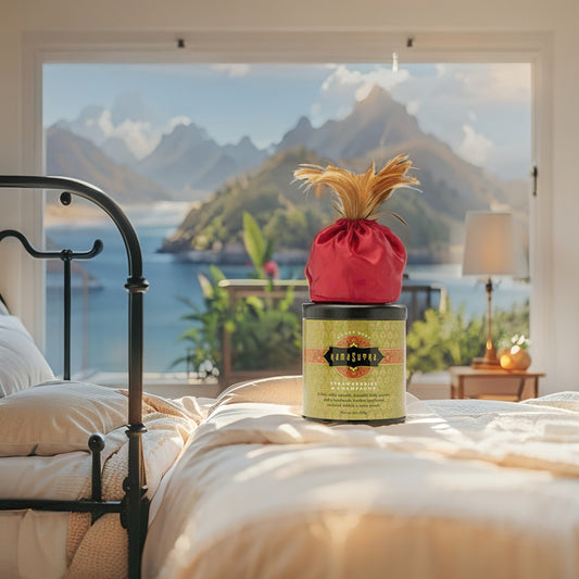 Kamasutra Strawberry & Champagne Honey Dust with brush