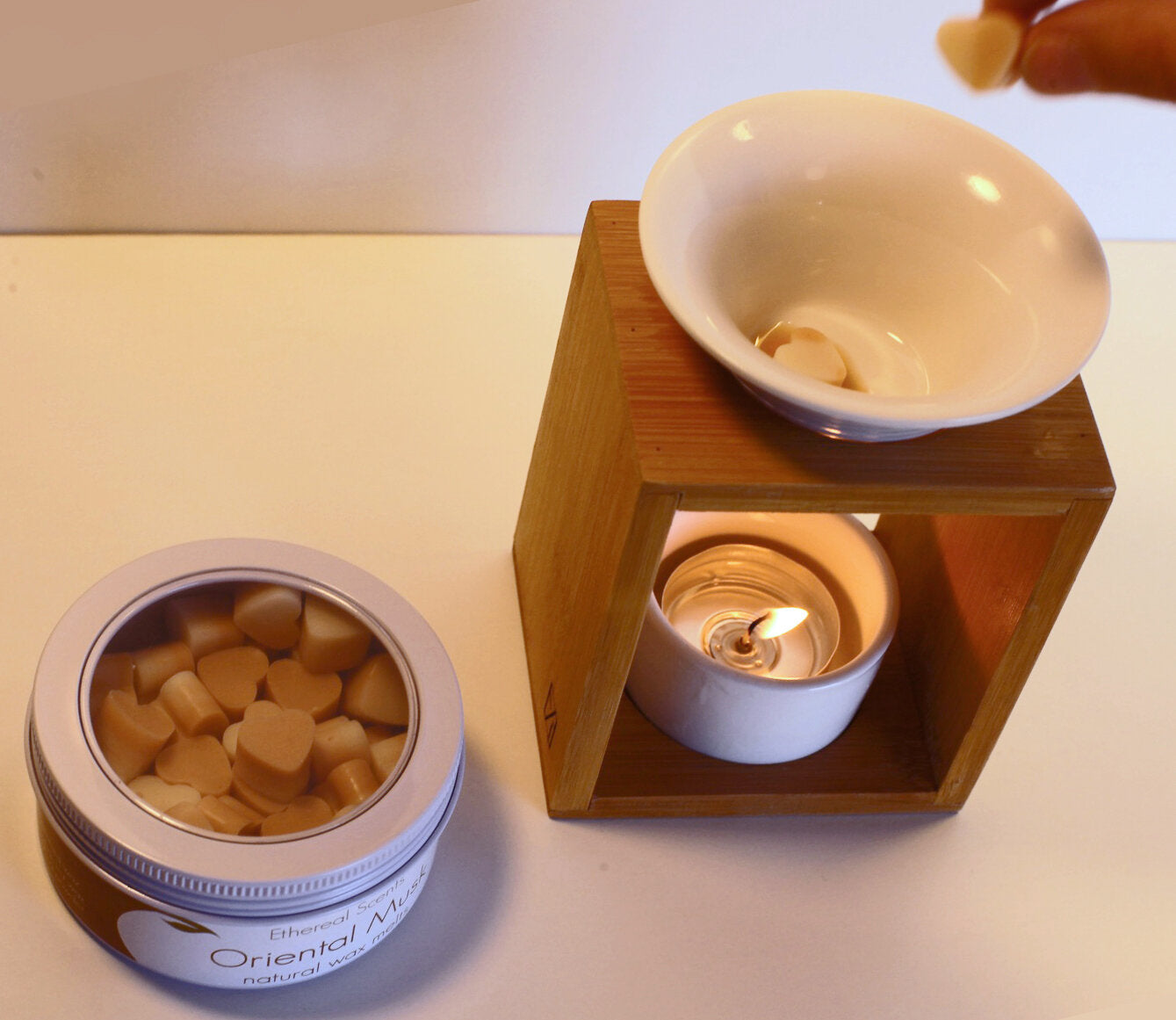 Oriental Musk wax melts sensual oriental scent in metal tin