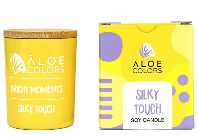 Silky Touch Aloe Colors scented soy candle with freesia and pink grapefruit