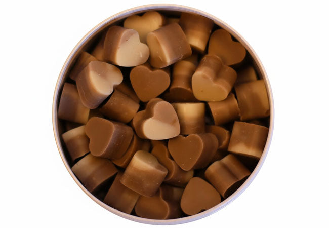 Tobacco and chocolate wax melts in recyclable metal tin