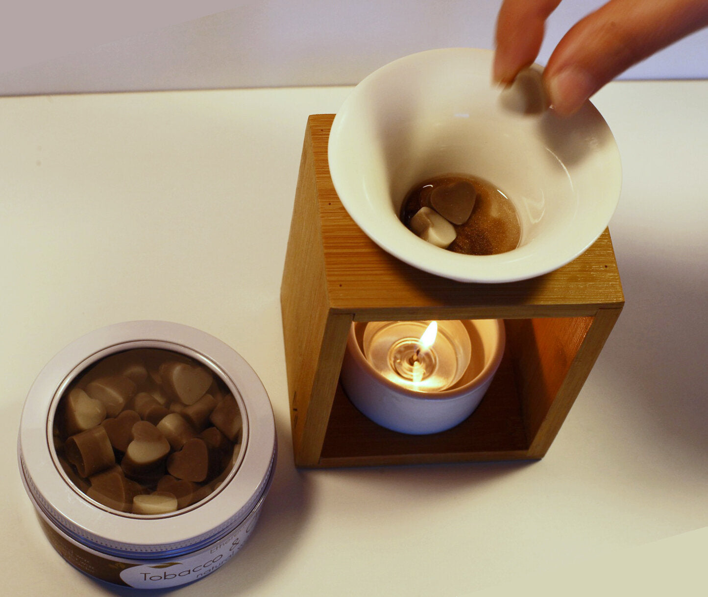 Tobacco and chocolate wax melts in recyclable metal tin