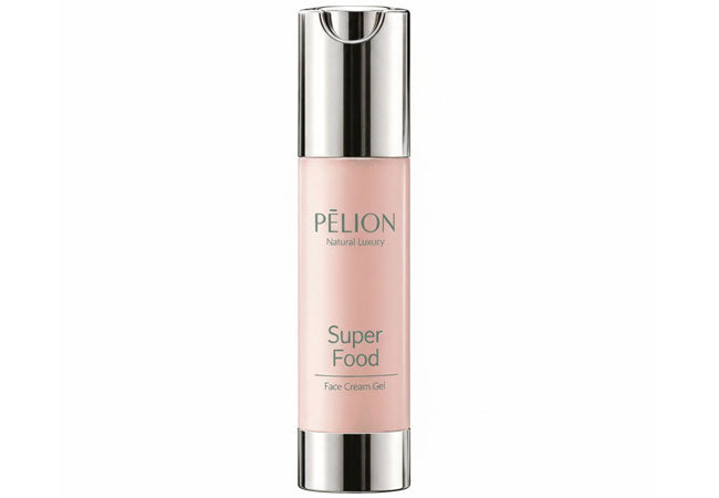Super Food Face Cream with niacinamide, hyaluronic acid and botanical oils for daily facial hydration.
